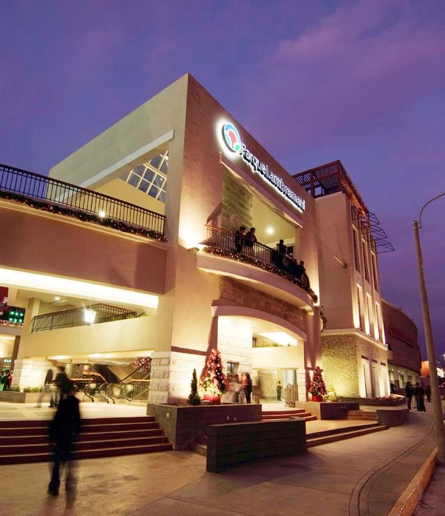 Mall Parque Lambramani 