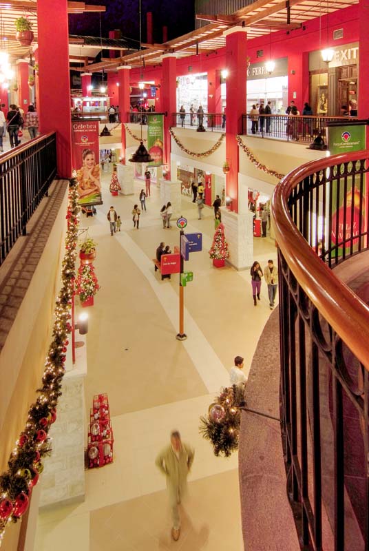 Mall Parque Lambramani 
