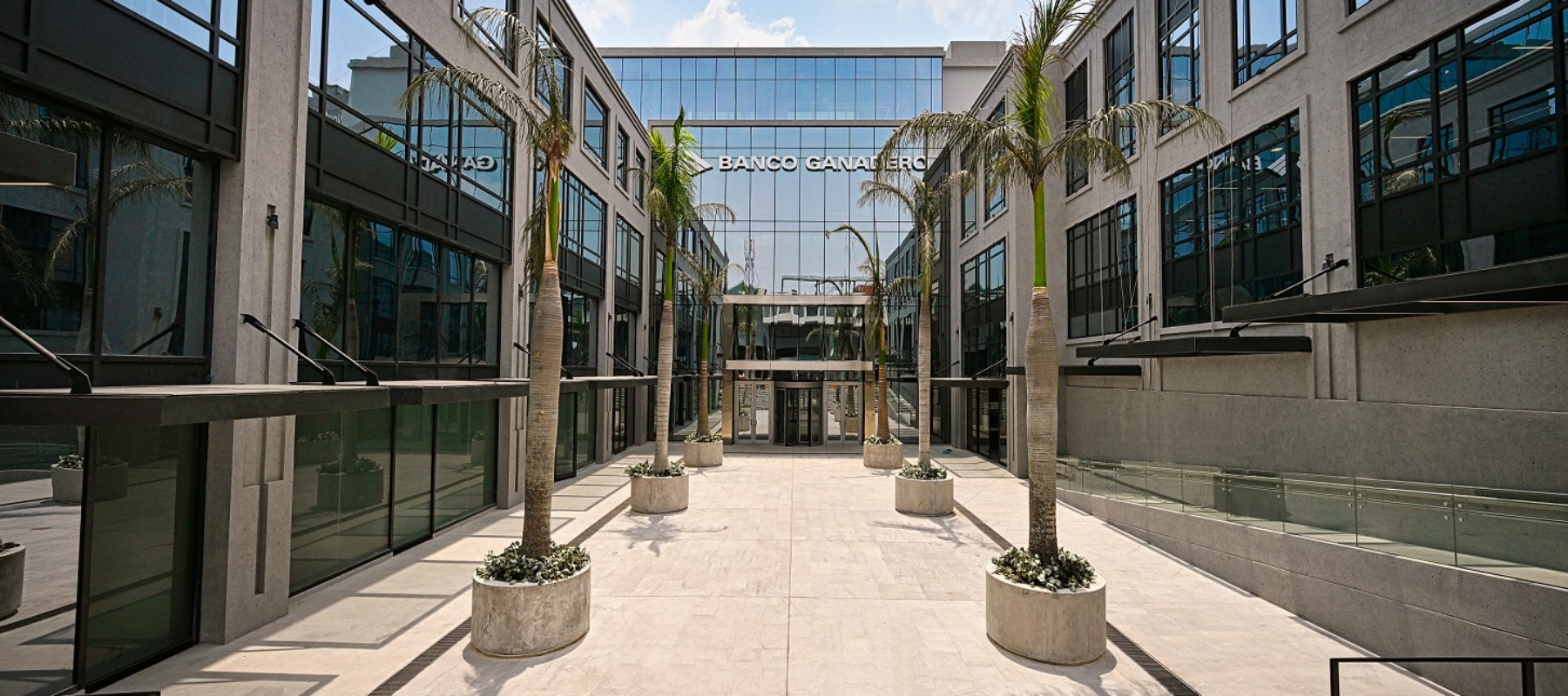 Banco Ganadero: Arquitectura Destacada de 2024 en Bolivia
